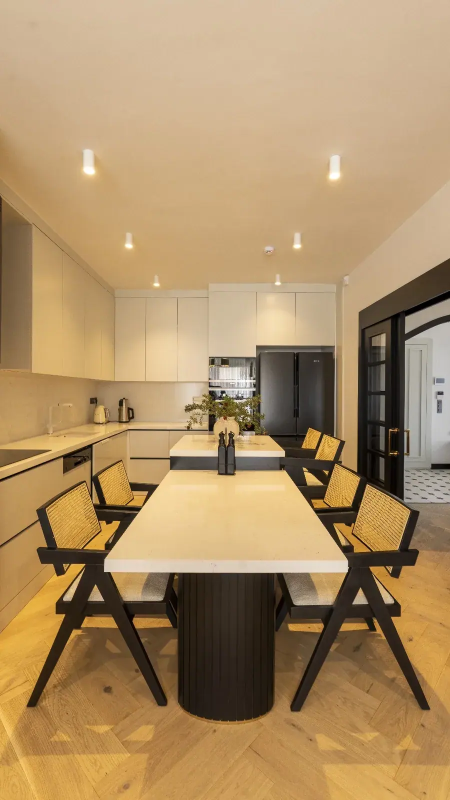 Open kitchen and dining table — Izmir Villa II, Izmir
